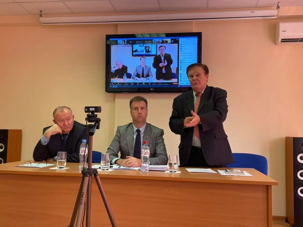 К. Д. Крылов на круглом столе в Ростове-на-Дону